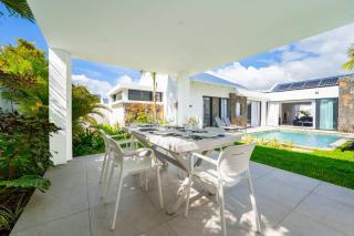 Villa Solis - Elegant & Modern Private Pool Escape - 8