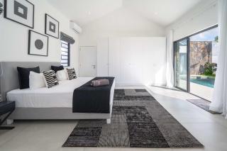 Villa Solis - Elegant & Modern Private Pool Escape - 4