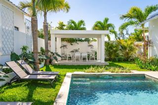 Villa Solis - Elegant & Modern Private Pool Escape - 2