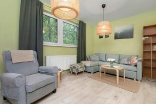 Przestronny Apartament dla 8 osób w Spokojnej Okolicy by Noclegi Renters - 4