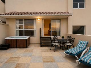 'Bikini Views' Private One Bedroom Suite for 2 with Sunny Veranda - 8