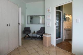 'Bikini Views' Private One Bedroom Suite for 2 with Sunny Veranda - 6