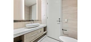 Albert Park 2BR Stay Ultra Luxe With Pool Gym Parking - 6