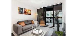 Albert Park 2BR Stay Ultra Luxe With Pool Gym Parking - 4