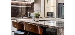 Albert Park 2BR Stay Ultra Luxe With Pool Gym Parking - 1