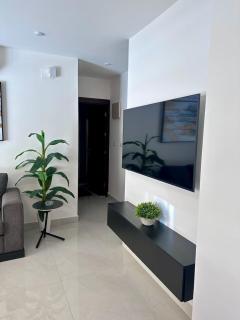 Modern 2BR Apartment Terrace & Free parking - 8