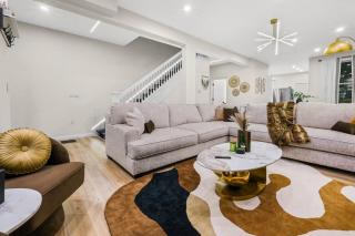 Trendy East End Escape with Spa Bath and Game Loft with Foosball and Poker - 1