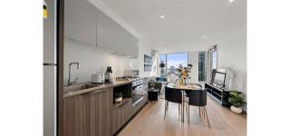 NYE Chic Waterfront 2BR Luxe With Pool, Gym, Parking - 8