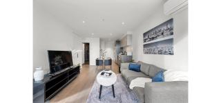 NYE Chic Waterfront 2BR Luxe With Pool, Gym, Parking - 7