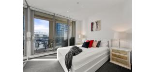 NYE Chic Waterfront 2BR Luxe With Pool, Gym, Parking - 5