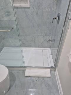 Private 1 BR Apt Wi-Fi Parking Near all Amenities - 6