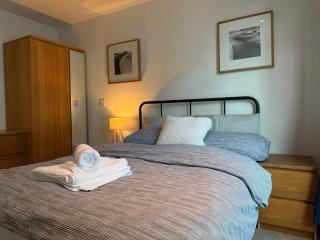 Luxury 2-Bed Balcony in City Centre - 3