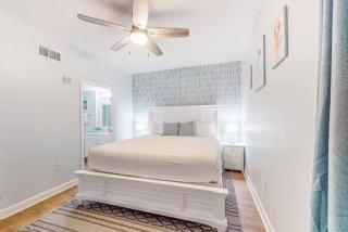 Stunning gulf front condo- sleeps 10 - 6