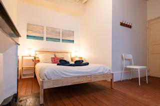 a charming little apartment - 6