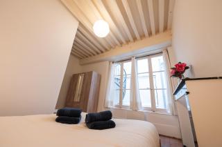 a charming little apartment - 5