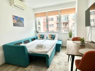 Cozy 1-Bedroom Central Flat - 6