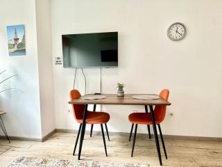 Cozy 1-Bedroom Central Flat - 5