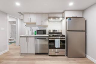 Stylish 1BR Guest Suite | Near UofA, Whyte & DT - 5