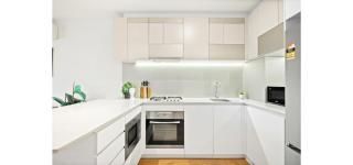 City Skyline Luxe 2BR CBD Retreat With Pool Gym Views - 6