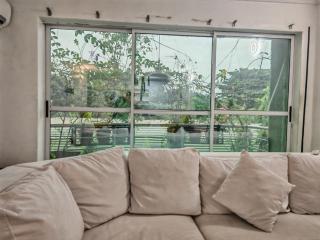 Luxury 1 Bedroom in the Heart of Ikeja GRA, Big Balcony, Big parlor, 24 Power, WiFi - 1