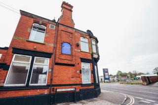 Simple Studio in Central Derby - 3