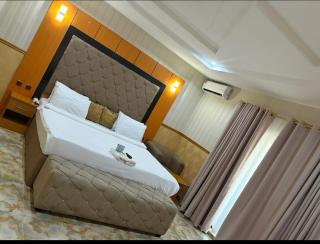 Goldstep hotel Okpaka - 1
