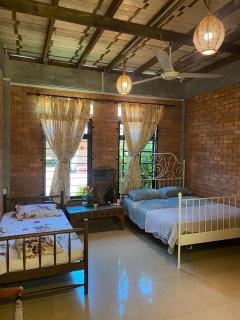 Jarah Residence, Classic Home Staycation - 8