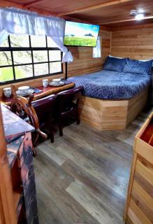 Secret Cove-Studio Style-Houseboat - 1