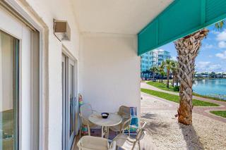 Gorgeous coastal home with plenty of space shared pool and easy beach access - 9