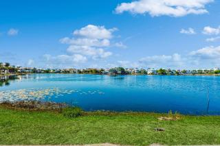 Gorgeous coastal home with plenty of space shared pool and easy beach access - 8