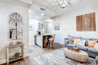 Lakefront ground-floor condo with pools & hot tubs - walk to the beach - 1