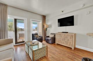 Stunning lake-view condo with private balcony pools hot tub & private beach - 4