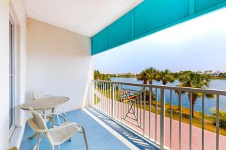 Stylish condo with lake views bike rentals & pools - walk to the beach - 7