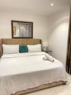 Executive Suites at The Lennox - 9