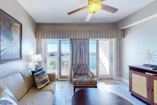 Gorgeous & cozy waterfront efficiency w shared pools hot tubs & beach access - 6