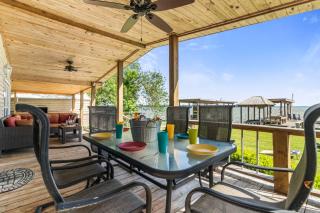 Lakefront Livingston Retreat w Dock and Fire Pit - 8