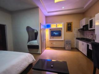 Milestone Boutique Apartments - 9