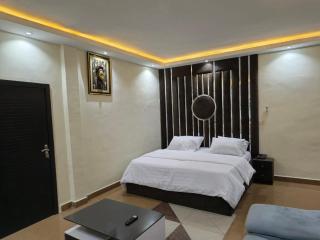 Milestone Boutique Apartments - 7