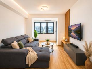 Balcony-Free Parking-FastWIFI-SmartTV-Full Kitchen - 4
