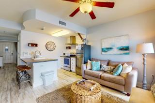 Pretty snowbird condo w lake views free WiFi and full kitchen - 4