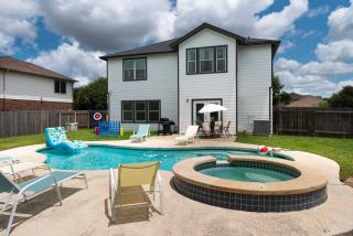 Private Pool Game Room Fire Pit Waterparks - 0