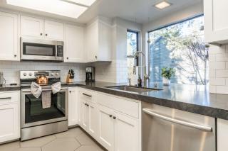 Summer Retreat in Style! Newly Renovated 2BR3BA - 4