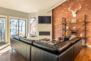 Summer Retreat in Style! Newly Renovated 2BR3BA - 1