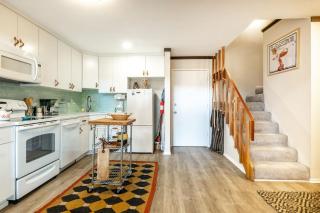 Adventure Basecamp! 1BR Loft Close to Village - 6