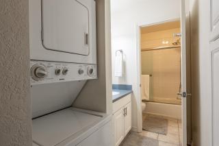 Stunning Sunlit & Spacious-1BR2BTHLoft - 1