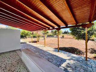 Spacious House with Large Backyard - 4