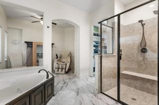 Spacious home with Heated Pool, Media Room & Spa - 7