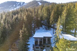 Bigfoot's Basecamp - 4BR Snoqualmie Pass Retreat, Hot Tub, Pets Welcome - 6