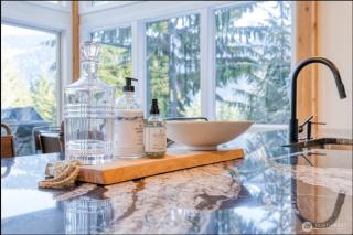 Bigfoot's Basecamp - 4BR Snoqualmie Pass Retreat, Hot Tub, Pets Welcome - 7