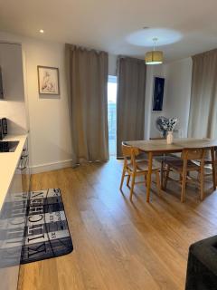 Cozy 2-Bed Apt Sleeps 4 near Jewellery Quarter - 3